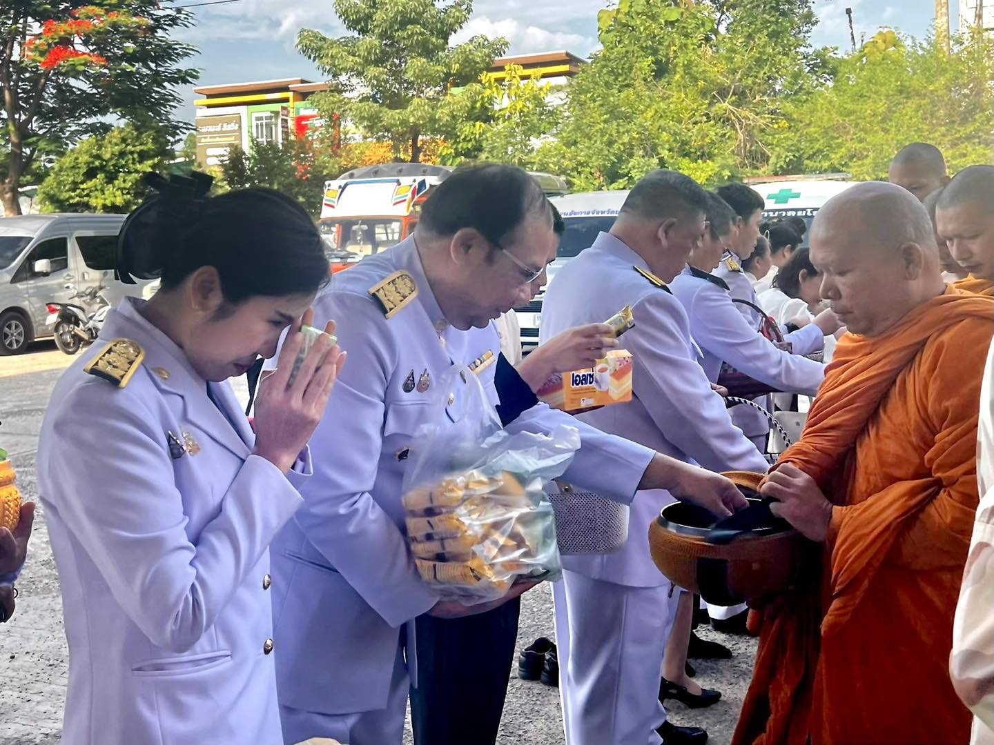 title - ส.ป.ก.ยโสธร ร่วมพิธีเจริญพระพุทธมนต์และทำบุญตักบาตร ถวายพระราชกุศล เนื่องในโอกาสพระราชพิธีมหามงคลเฉลิมพระชนมพรรษา 4 รอบ สมเด็จพระนางเจ้าสุทิดา พัชรสุธาพิมลลักษณ พระบรมราชินี 3 มิถุนายน 2569